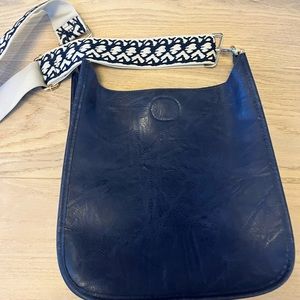 Social Threads Vegan messenger bag with strap